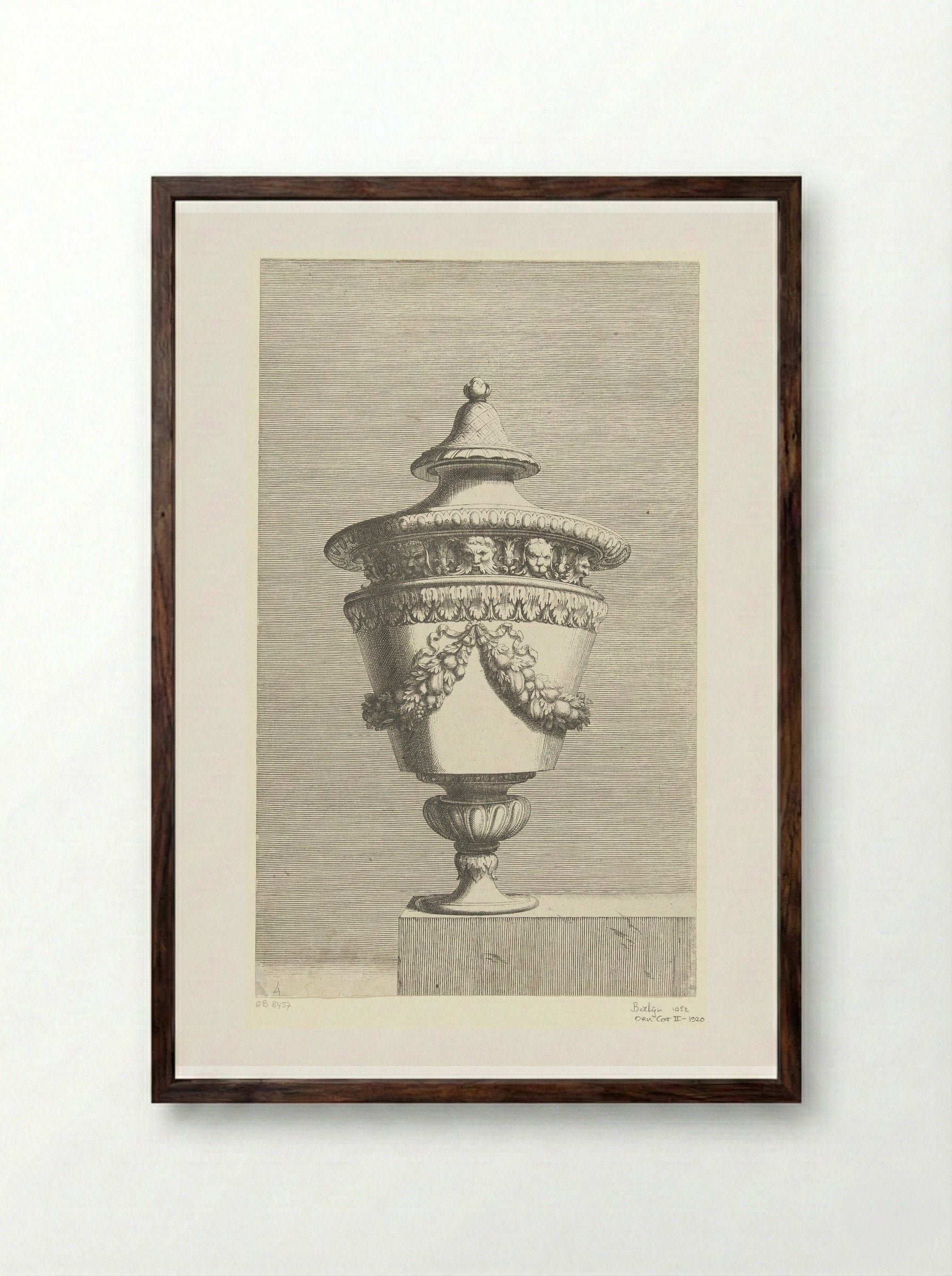 Vaas met deksel op een stuk steen - Gérard Audran - Framed Print Dark Wood