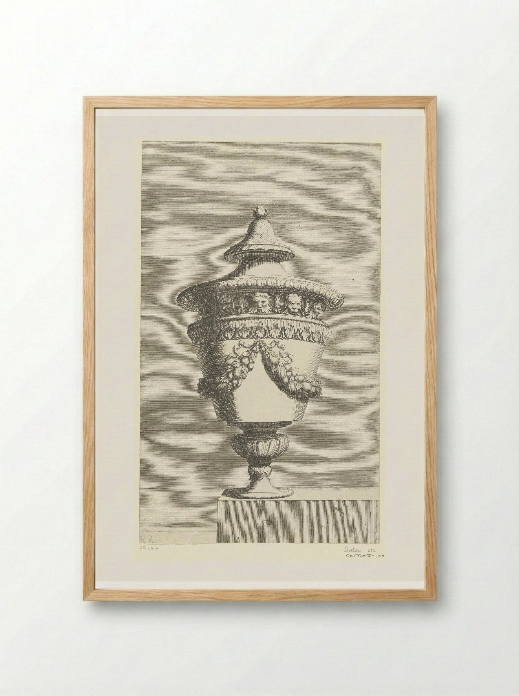 Vaas met deksel op een stuk steen - Gérard Audran - Framed Print Wood