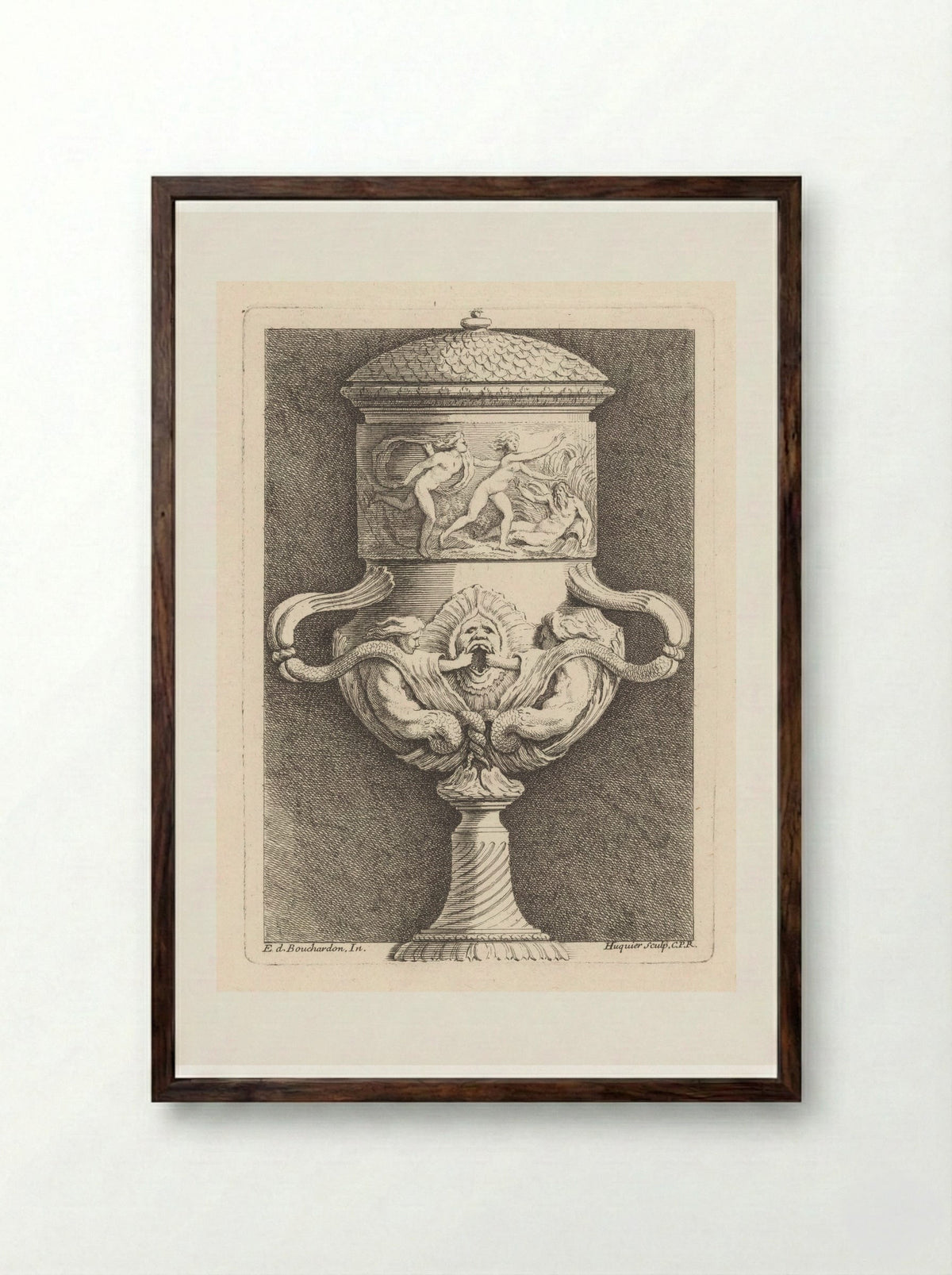 Vaas met meermannen en masker - Gabriel Huquier - Framed Print Dark Wood