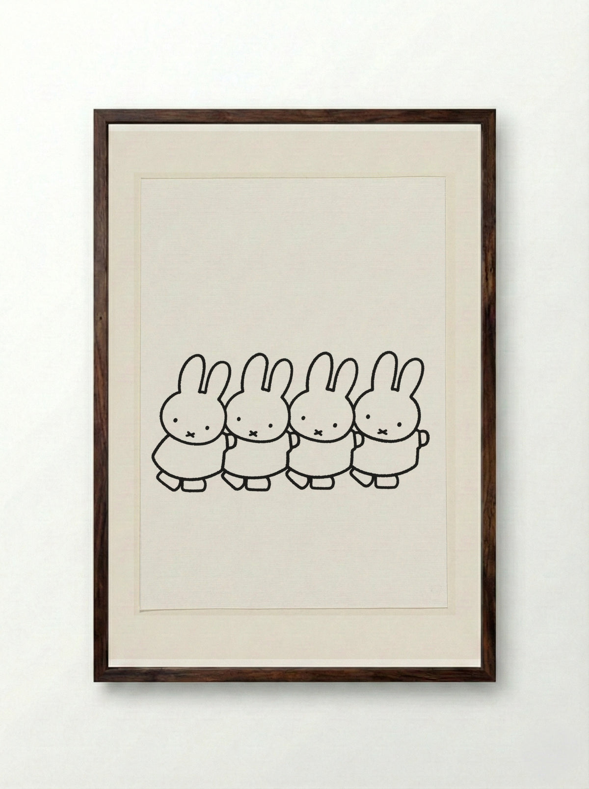 Vier konijnen die een treintje vormen - Dick Bruna - Framed Print Dark Wood