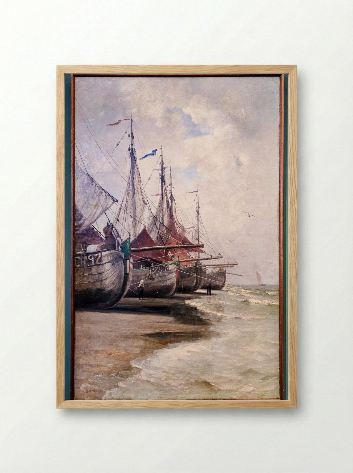 Vissersboot op het strand met gereefd zeil - Gerhard Morgenstjerne Munthe - Framed Print Wood