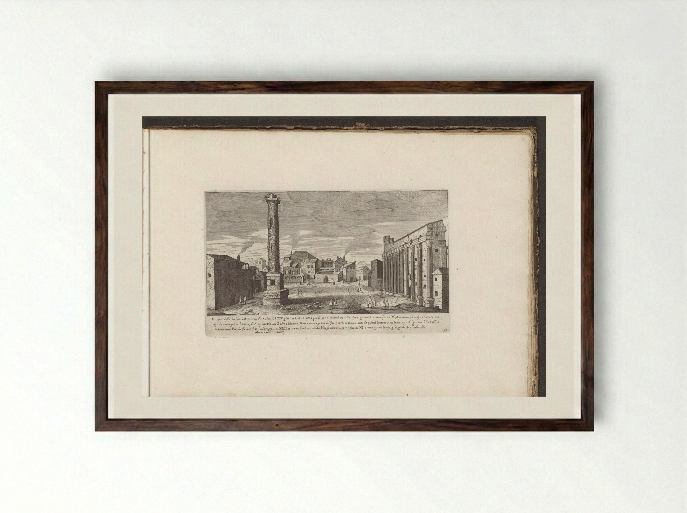 Zuil van Marcus Aurelius met rechts de Tempel van Hadrianus - Giovanni Giacomo de' Rossi - Framed Print Dark Wood