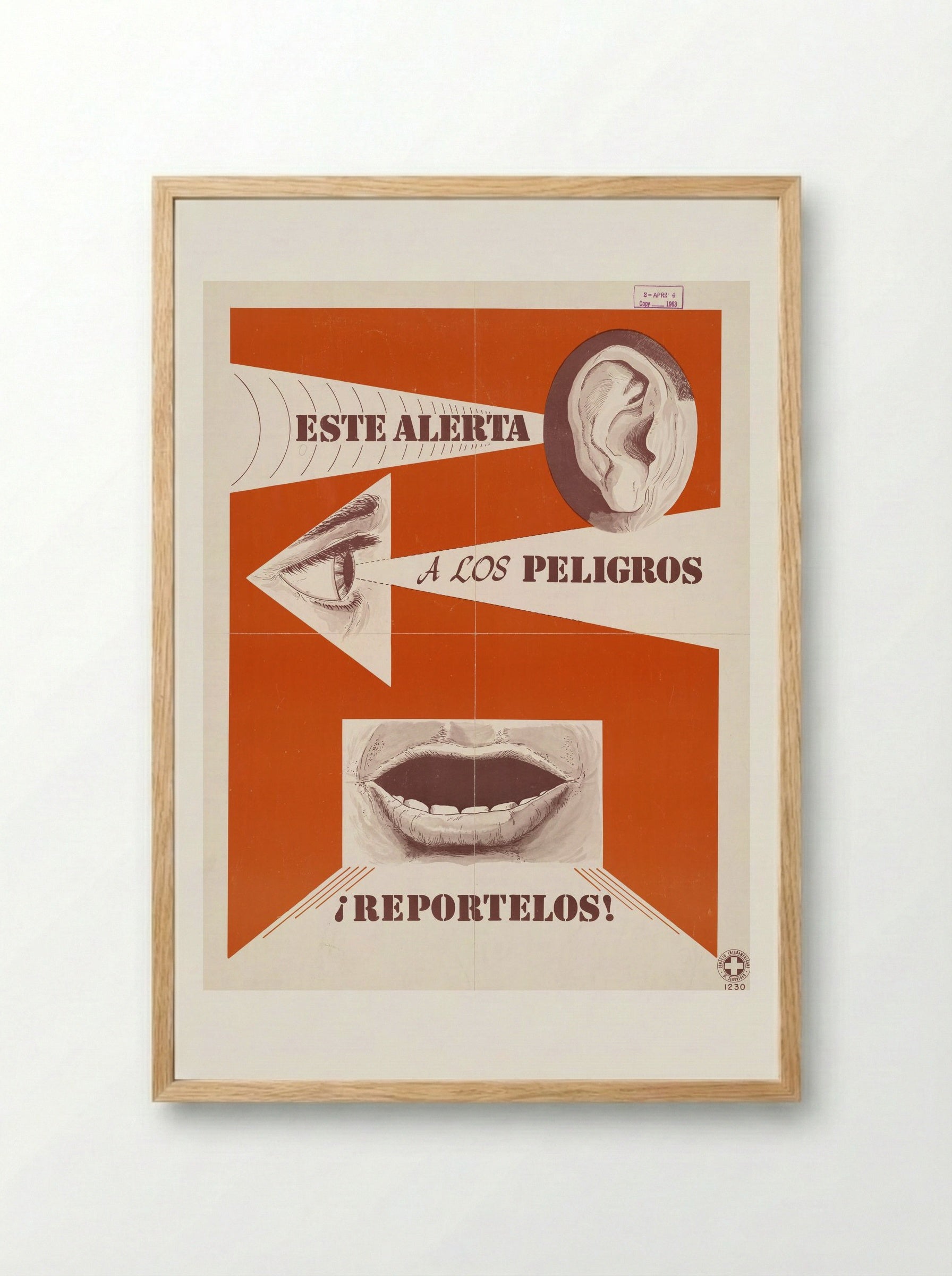 Este Alerta a Los Peligros! Reportelos! (Safety Poster) - Fine Art Print - Framed Print Wood