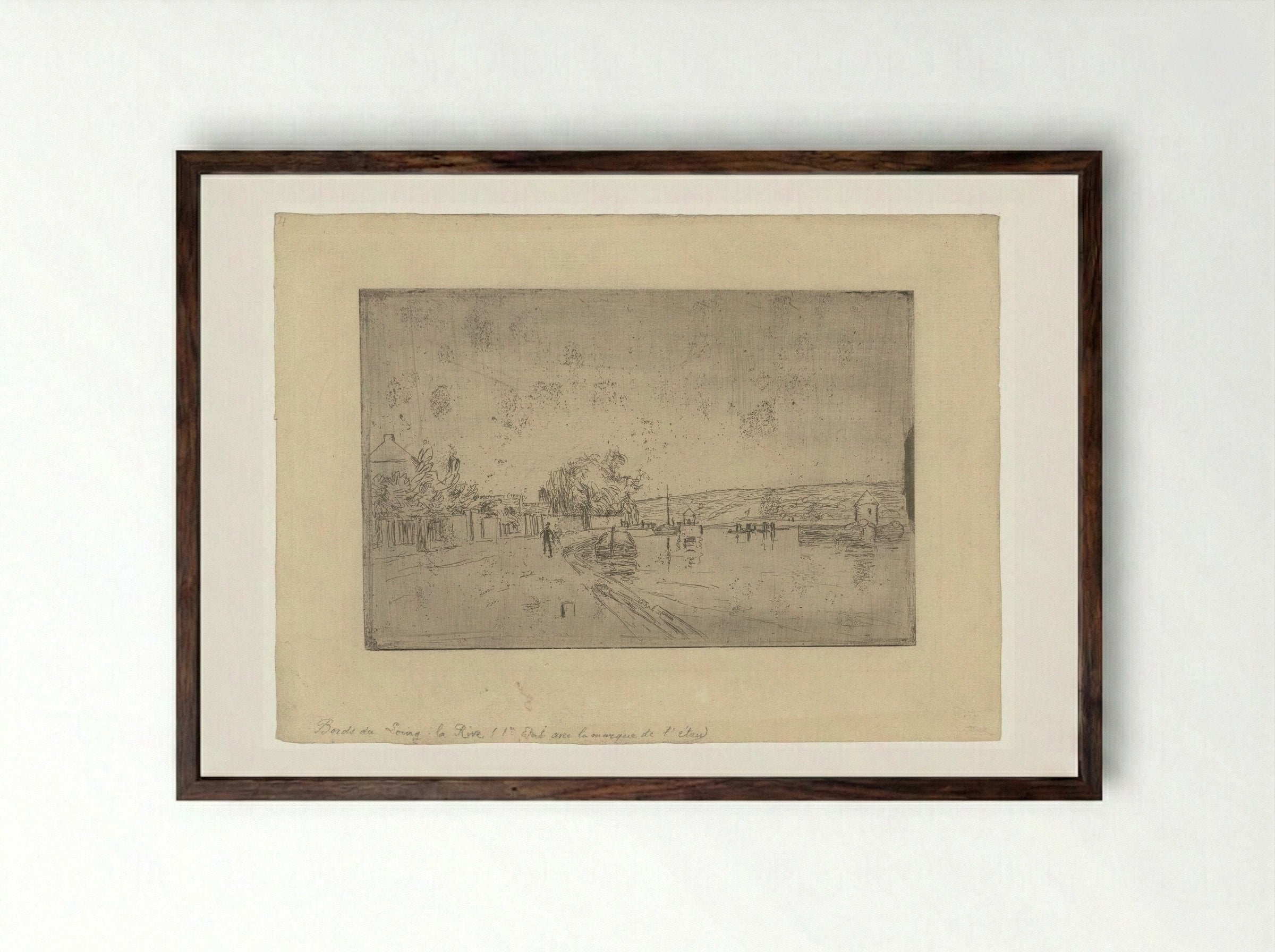 Gezicht op de rivier Loing met boten vanaf de oever - Alfred Sisley - Framed Print Dark Wood