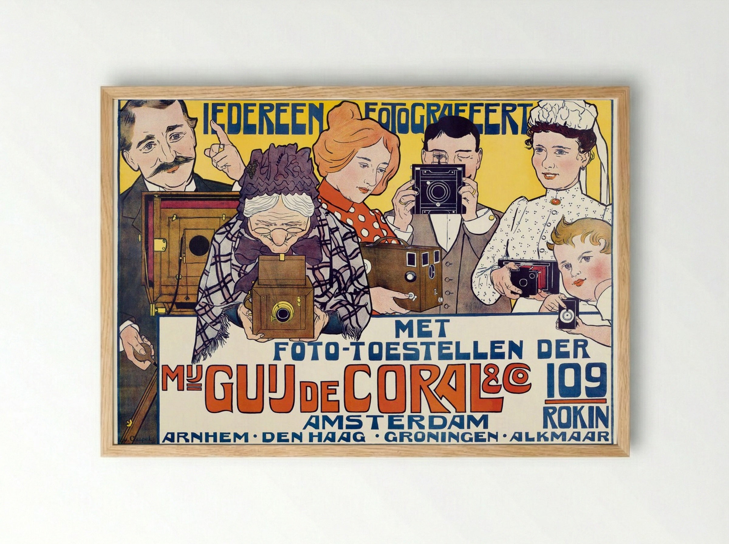 Iedereen Fotografeert (Everyone Photographs) - Johann Georg van Caspel - Framed Print Wood