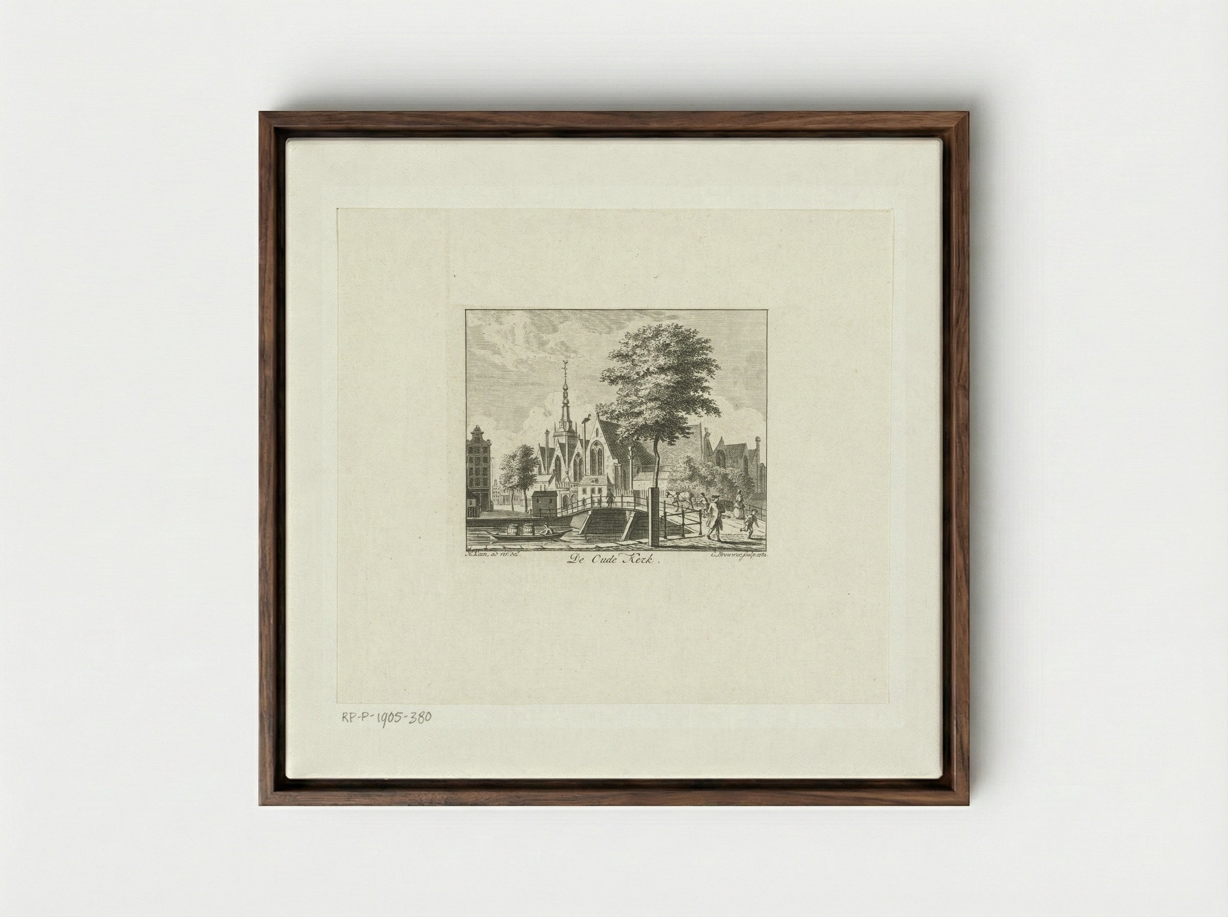 Stadsgezicht met Oude Kerk te Amsterdam - Cornelis Brouwer - Framed Canvas Dark Wood
