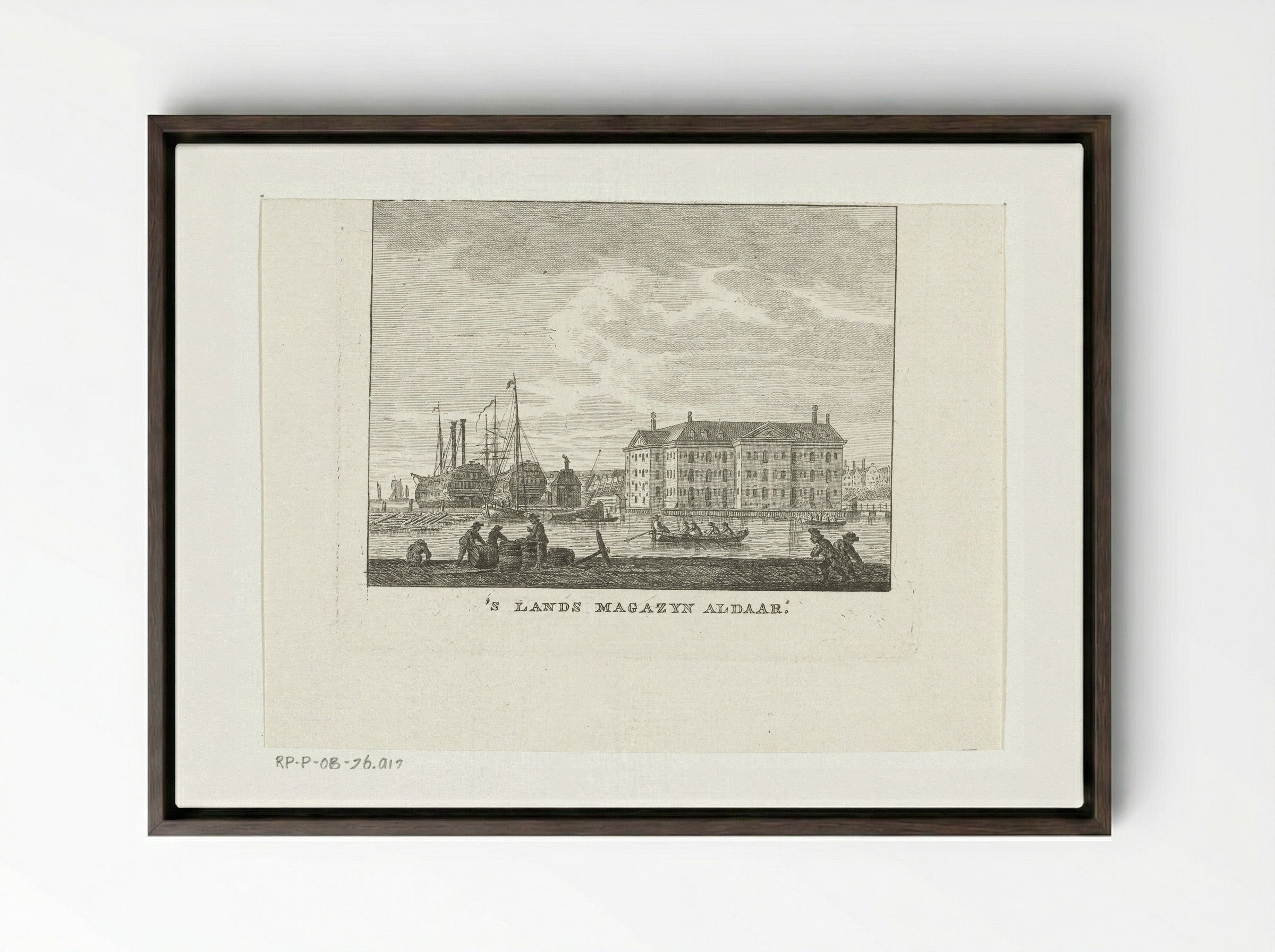 Stadsgezicht met zeemagazijn en haven met schepen te Amsterdam - Cornelis Brouwer - Framed Canvas Dark Wood