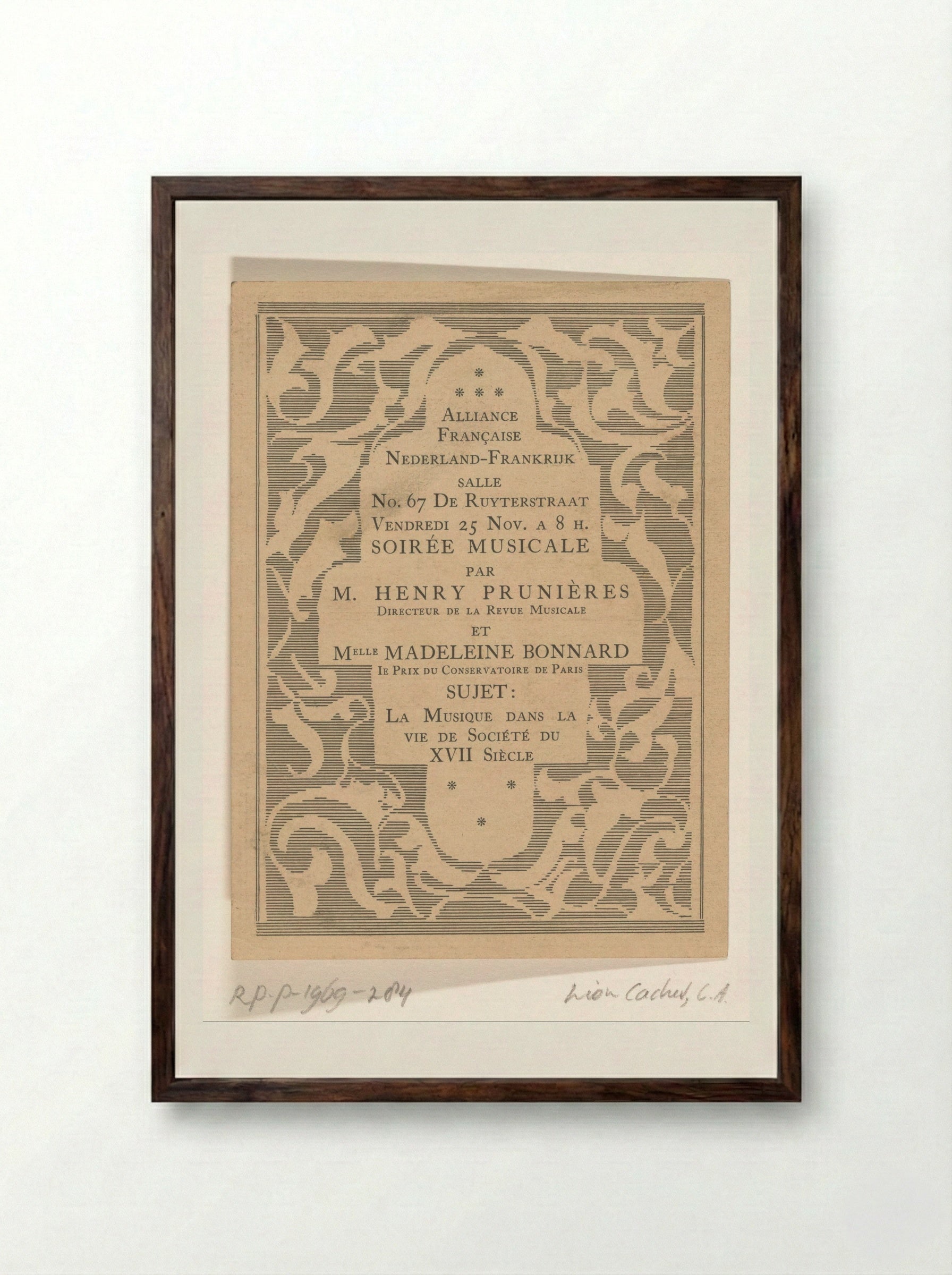 Aankondiging voor muziekavond van de Alliance Française - Carel Adolph Lion Cachet - Framed Print Dark Wood