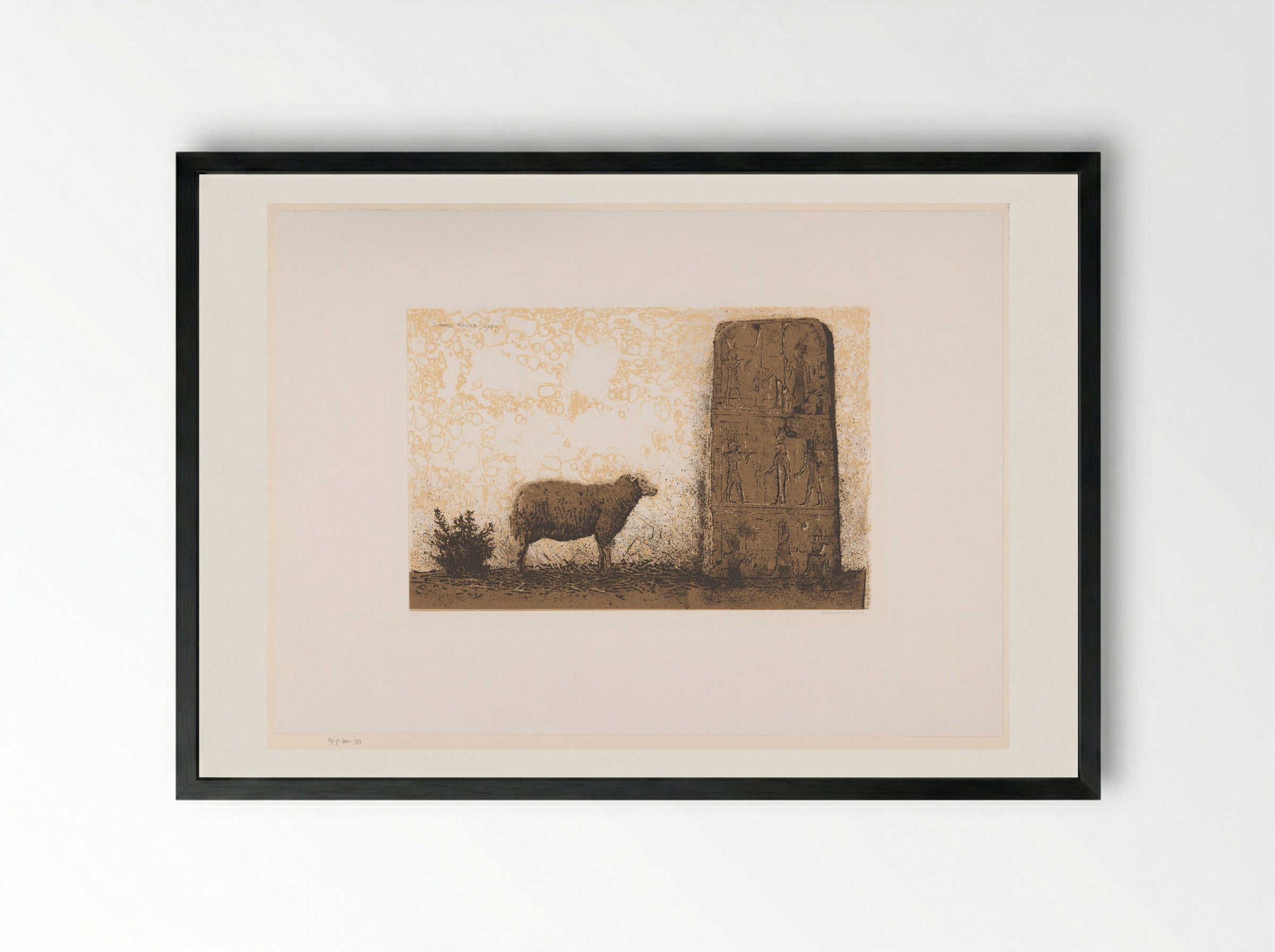 Schaap met zuil met hiërogliefen - Simon Koene - Framed Print Black
