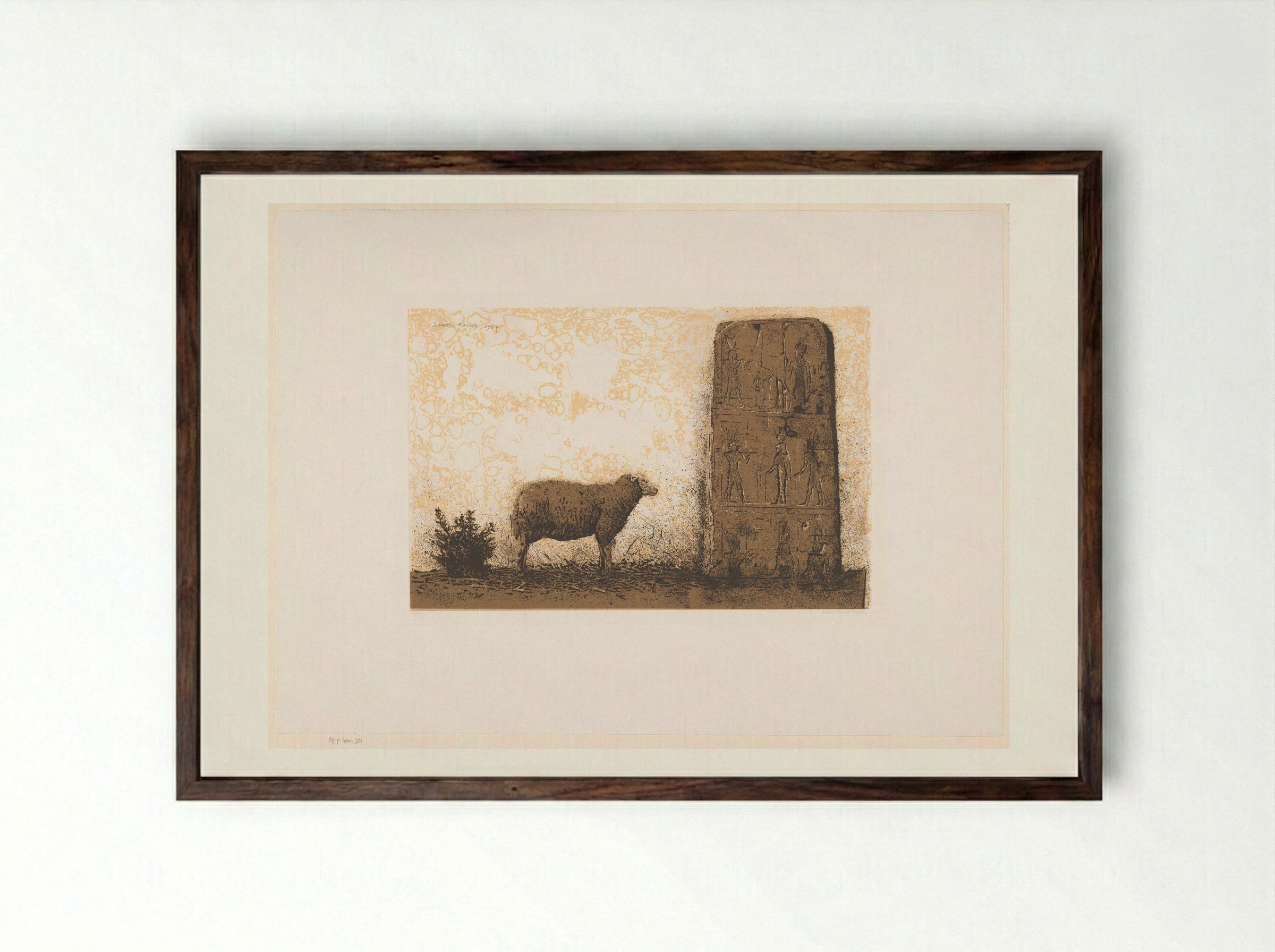 Schaap met zuil met hiërogliefen - Simon Koene - Framed Print Dark Wood