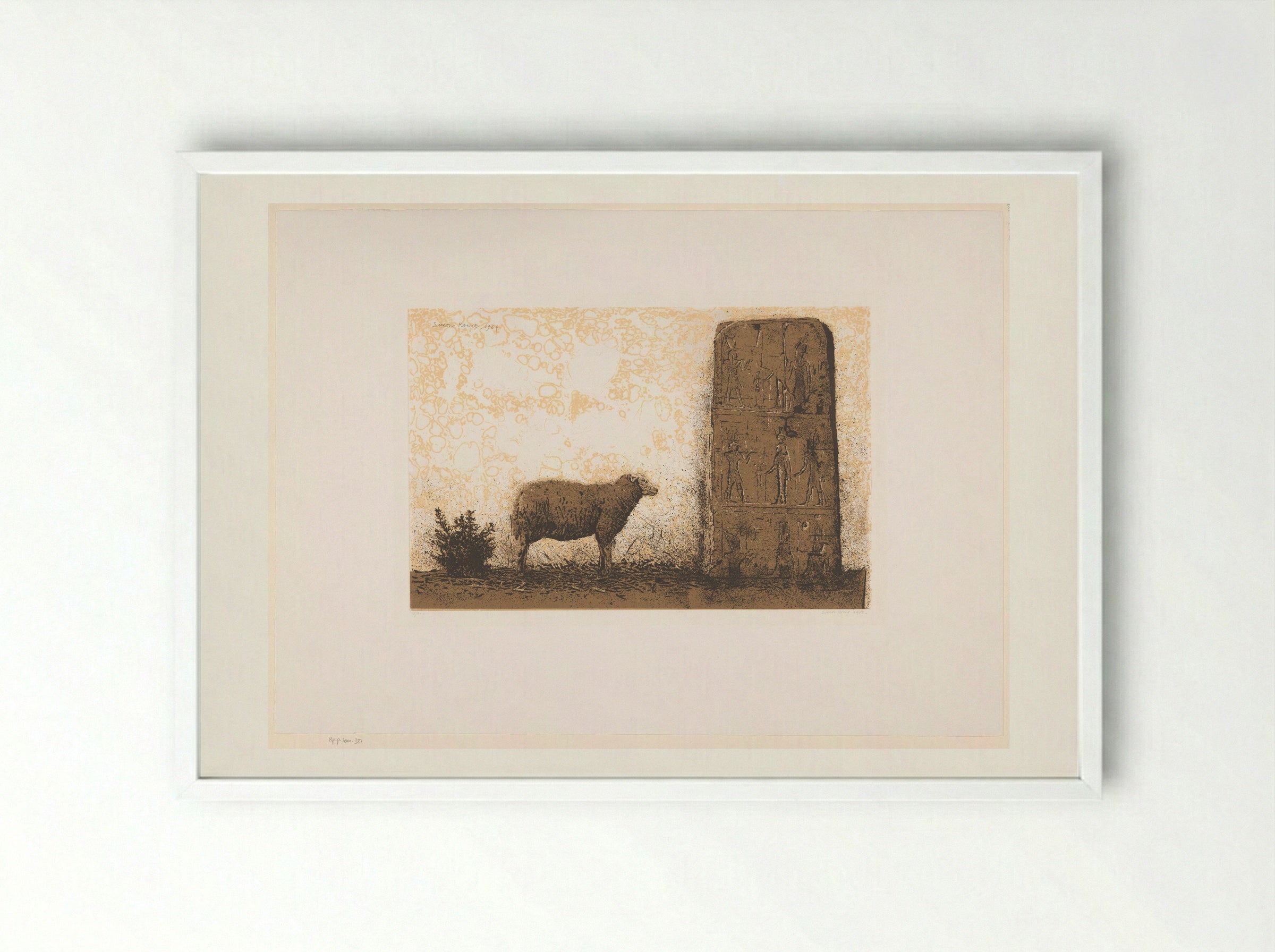 Schaap met zuil met hiërogliefen - Simon Koene - Framed Print White