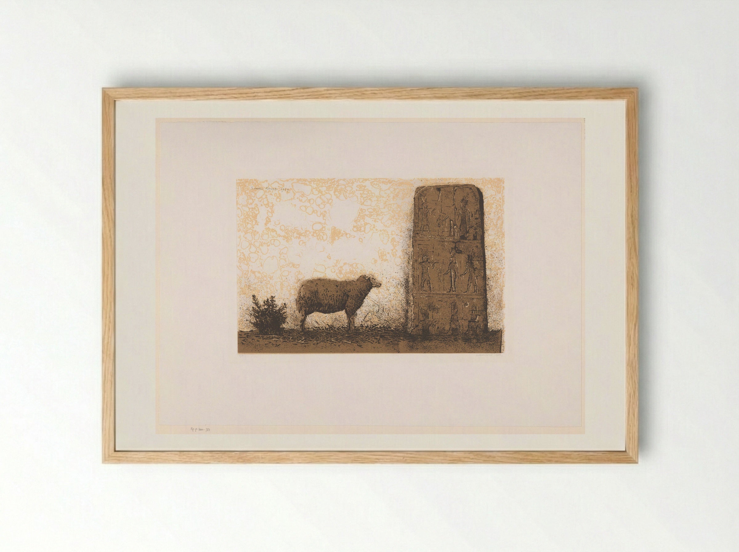 Schaap met zuil met hiërogliefen - Simon Koene - Framed Print Wood