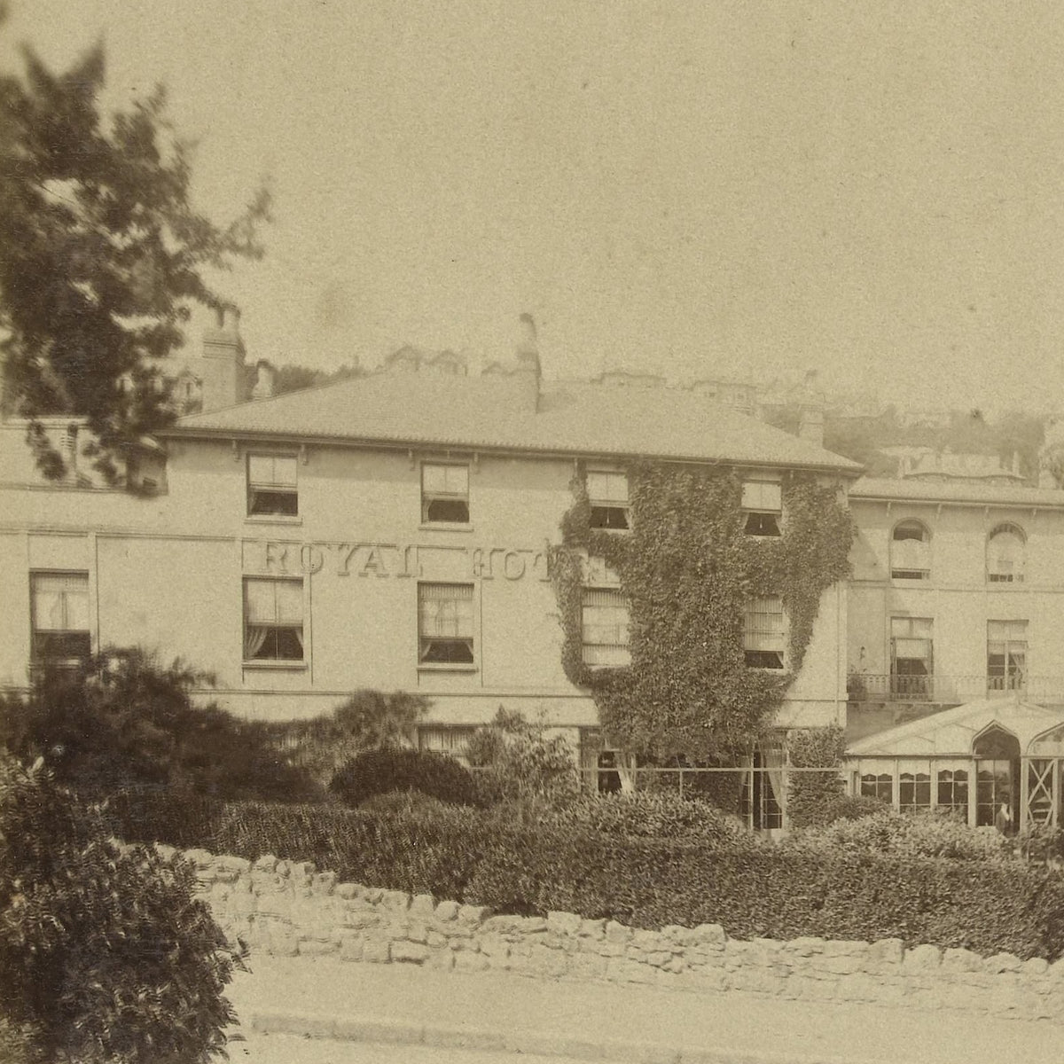 Royal Hotel in Ventnor - Henry Pauw van Wieldrecht - Artwork detail