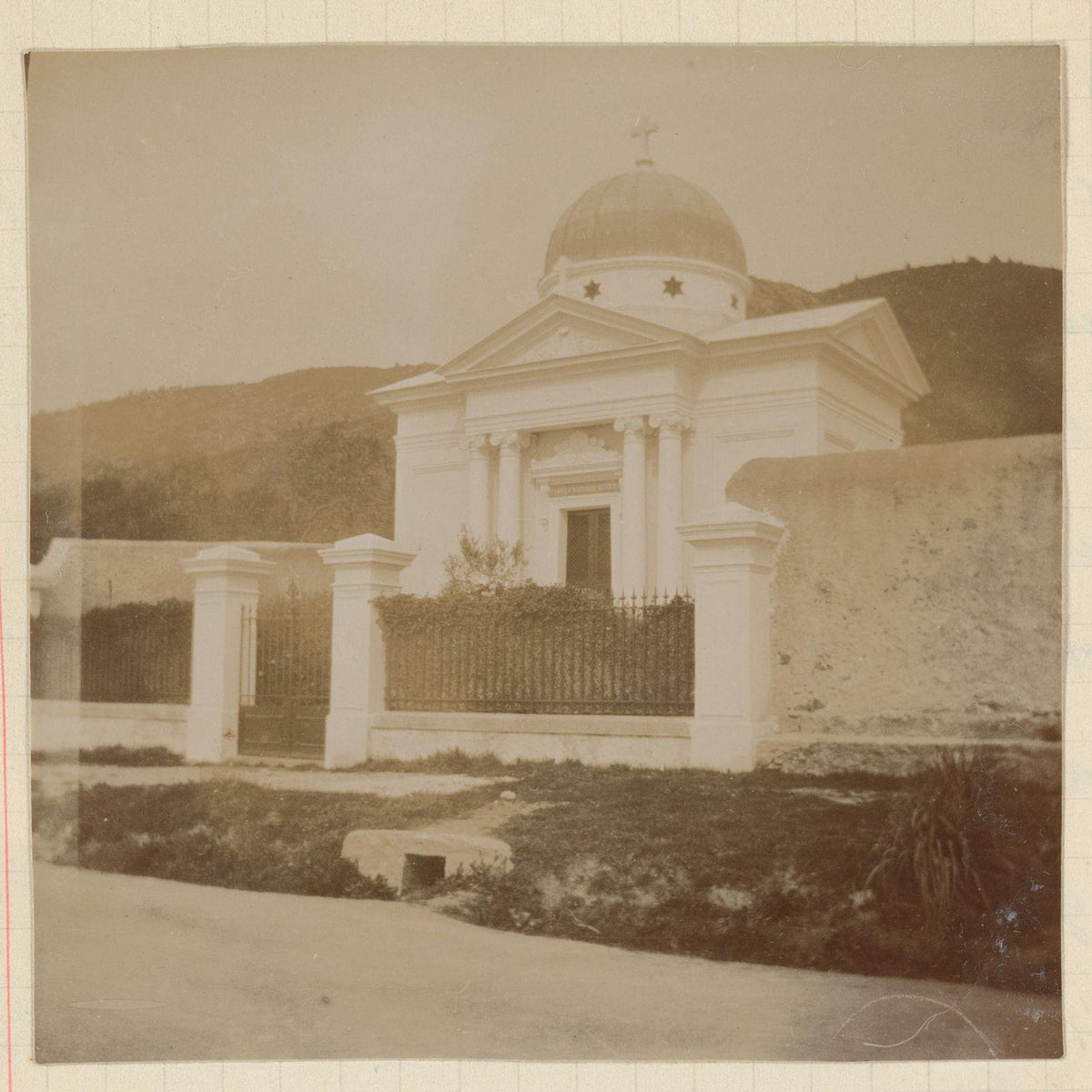 Mausoleum op het kerkhof van Ajaccio, Corsica - Théodore van Lelyveld - Artwork detail